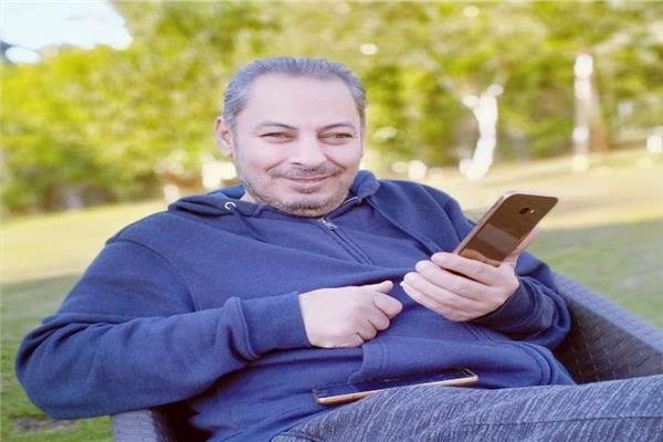 وفاة الشاعر الغنائي أيمن الطويل عن عمر يناهز 42 عامًا وفاة الشاعر الغنائي أيمن الطويل عن عمر يناهز 42 عامًا