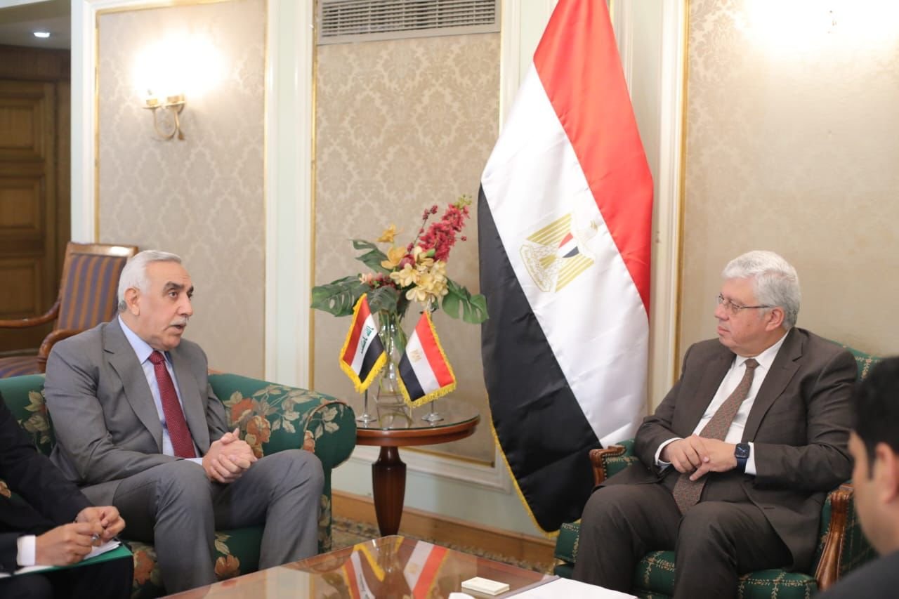 سفير جُمهوريَّة العراق في القاهرة يلتقي وزير التعليم العالي المصري سفير جُمهوريَّة العراق في القاهرة يلتقي وزير التعليم العالي المصري