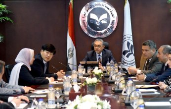 الرئيس التنفيذي للهيئة العامة للاستثمار والمناطق الحرة ورئيس شركة سامسونج- مصر يبحثان خطط الشركة التوسعية بالسوق المصري