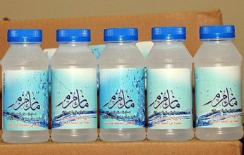 "شؤون الحرمين" تحث الزائرين على شراء عبوات ماء زمزم من نقاط البيع المعتمدة