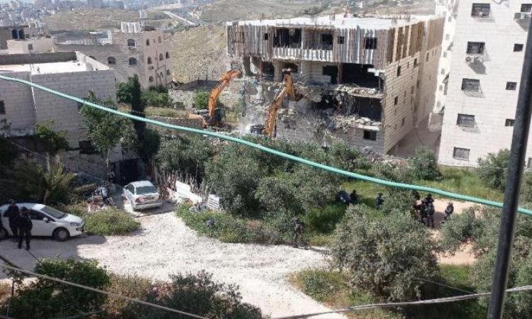 فلسطين.. الاحتلال الإسرائيلي يهدم بناية سكنية في القدس دون تحذيرات مسبقة فلسطين.. الاحتلال الإسرائيلي يهدم بناية سكنية في القدس دون تحذيرات مسبقة