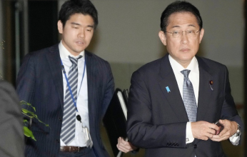 رئيس وزراء اليابان يقيل ابنه من منصب رسمي.. أعرف التفاصيل