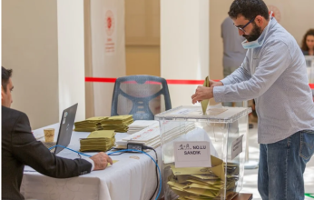 الناخبون الأتراك المقيمون في قطر يدلون بأصواتهم في الانتخابات الرئاسية والبرلمانية