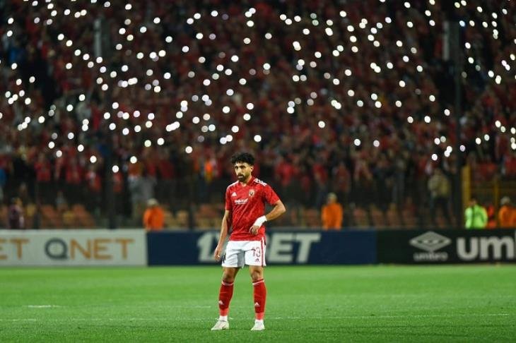 لاعب الأهلي المصري مروان عطية يحصد جائزة لاعب الجولة 27 من الدوري الممتاز لاعب الأهلي المصري مروان عطية يحصد جائزة لاعب الجولة 27 من الدوري الممتاز