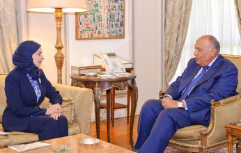 سفيرة البحرين الجديدة لدى مصر تقدم نسخة من أوراق اعتمادها لوزير الخارجية