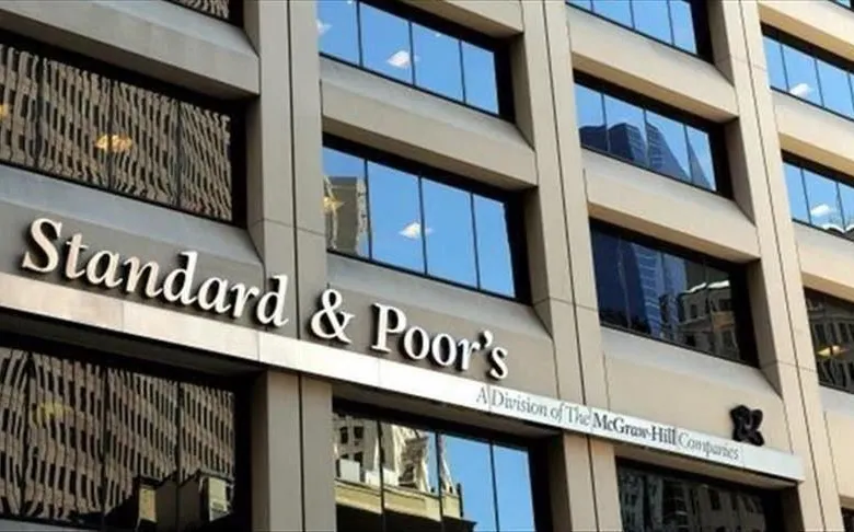 ستاندرد آند بورز تخفّض نظرتها المستقبلية لأكبر 3 بنوك مصرية ستاندرد آند بورز تخفّض نظرتها المستقبلية لأكبر 3 بنوك مصرية