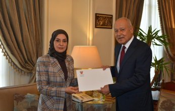 أمين الجامعة العربية يتسلم أوراق اعتماد المندوب الدائم لمملكة البحرين لدى الجامعة