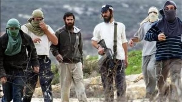 مستوطنون إسرائيليون يعتدون على فلسطينيين في البلدة القديمة بالقدس مستوطنون إسرائيليون يعتدون على فلسطينيين في البلدة القديمة بالقدس