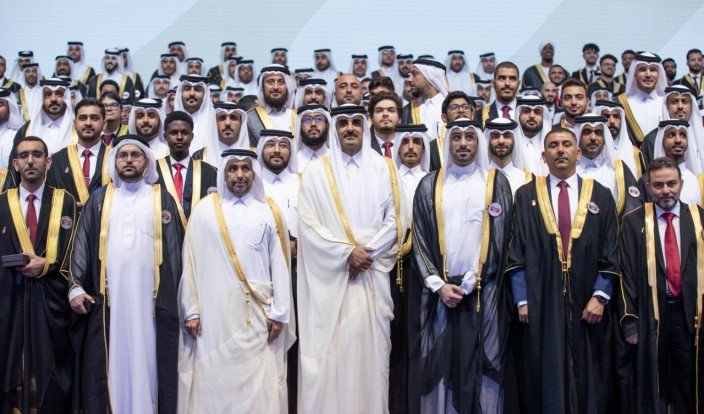 الشيخ تميم بن حمد يشهد حفل تخريج طلاب جامعة قطر الشيخ تميم بن حمد يشهد حفل تخريج طلاب جامعة قطر