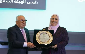 وزيرة التضامن الاجتماعي تكرم المهندس حسن عبد العزيز خلال فعاليات ملتقى«بناة مصر»