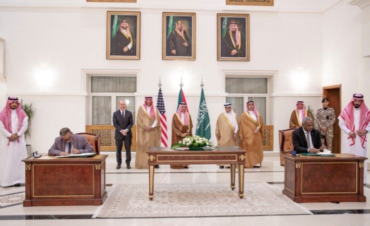 إعلان السعودية وأمريكا توقيع اتفاقية في جدة لوقف إطلاق النار بالسودان إعلان السعودية وأمريكا توقيع اتفاقية في جدة لوقف إطلاق النار بالسودان