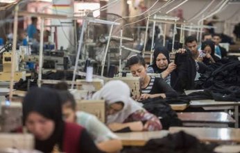 رغم جهود الحكومة لاحتواء الأزمة.. استمرار انكماش نشاط القطاع الخاص في مصر وتهديدات مباشرة للاستثمار الأجنبي