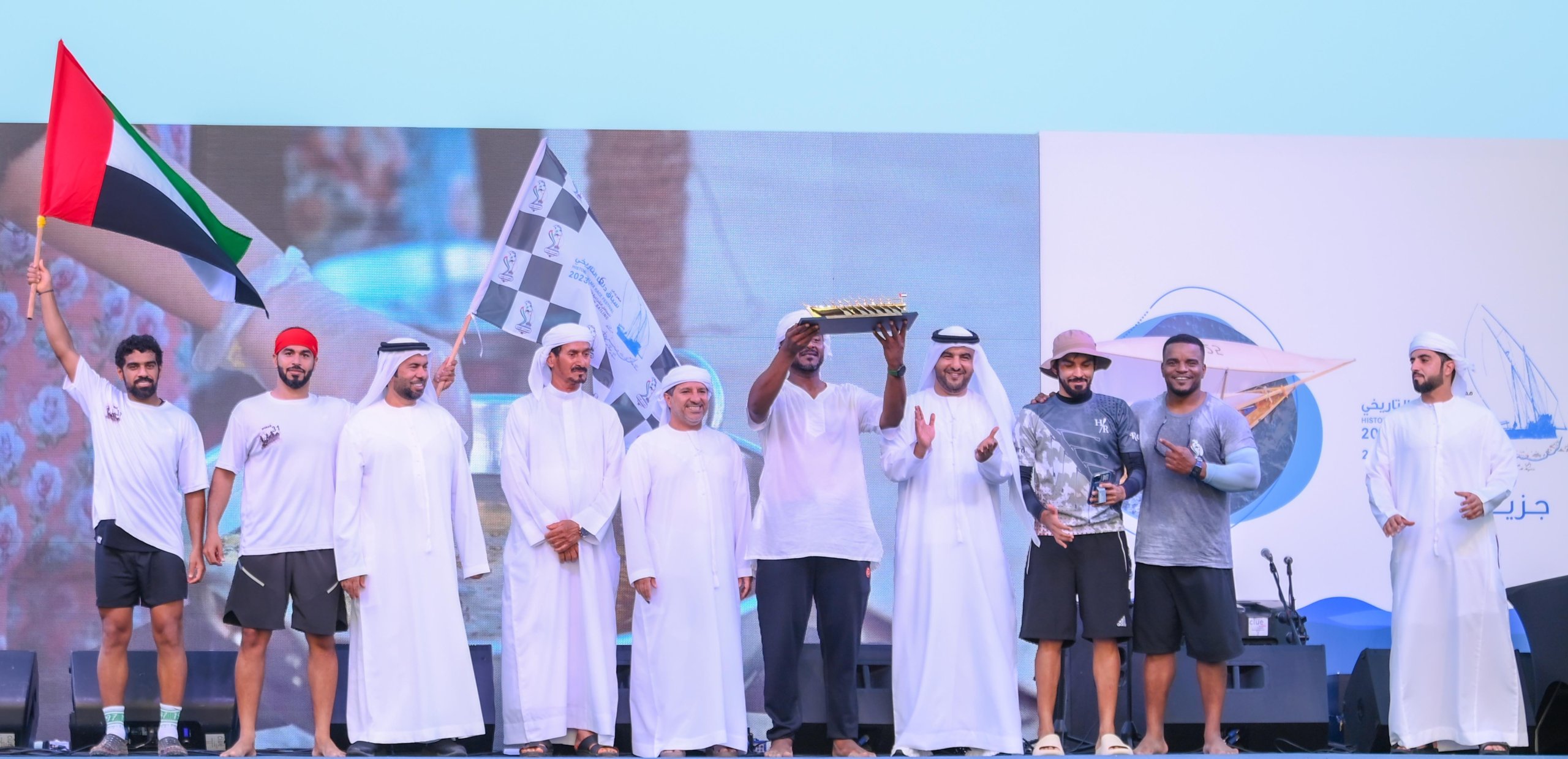 نادي تراث الإمارات يتوج الفائزين في سباق دلما لقوارب التجديف التراثية نادي تراث الإمارات يتوج الفائزين في سباق دلما لقوارب التجديف التراثية