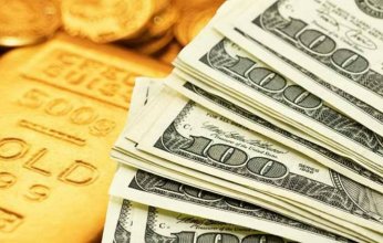 الدولار القوي يطفئ بريق الذهب مجددًا.. ماذا يحدث في الأسواق العالمية؟