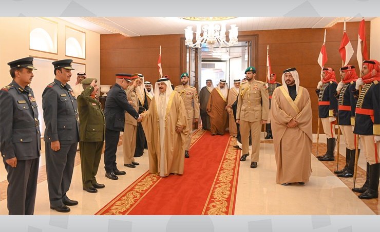 ملك البحرين يعود الى بلاده بعد المشاركة في قمة جدة ملك البحرين يعود الى بلاده بعد المشاركة في قمة جدة