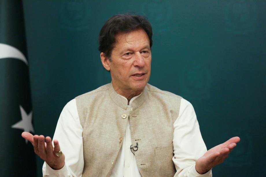 عمران خان: الشرطة الباكستانية تطوق منزلي ويمكن اعتقالي في أي وقت عمران خان: الشرطة الباكستانية تطوق منزلي ويمكن اعتقالي في أي وقت