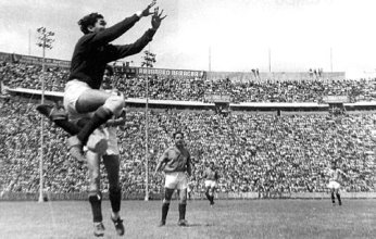 وفاة الحارس المكسيكي أنتونيو كارباخال