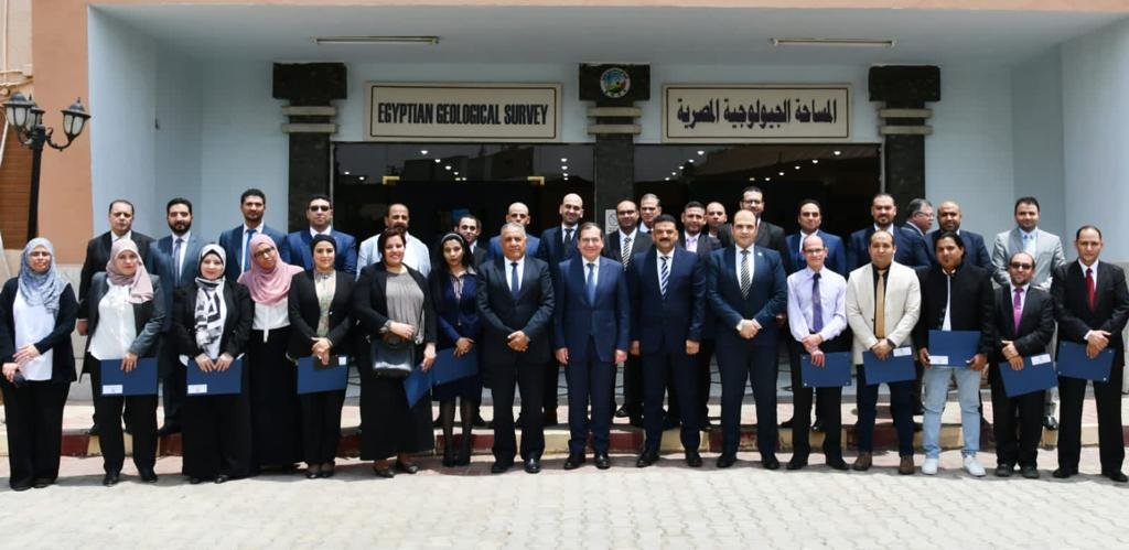الملا: قطاع التعدين يشهد تطورات بدأت مع تعديل قانون الثروة المعدنية وتعديل آليات الاستثمار واجتذاب شركات عالمية للعمل بمصر الملا: قطاع التعدين يشهد تطورات بدأت مع تعديل قانون الثروة المعدنية وتعديل آليات الاستثمار واجتذاب شركات عالمية للعمل بمصر