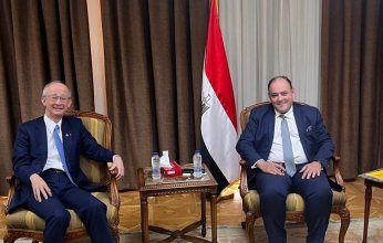 وزير التجارة والصناعة يلتقي رئيس الجانب الياباني بمجلس الأعمال المشترك لبحث سبل جذب مزيد من الاستثمارات اليابانية للسوق المصري