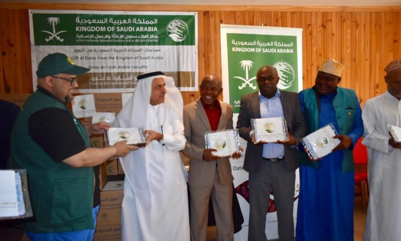 فريق مركز الملك سلمان للإغاثة يلتقي مفوض العون الإنساني في السودان فريق مركز الملك سلمان للإغاثة يلتقي مفوض العون الإنساني في السودان