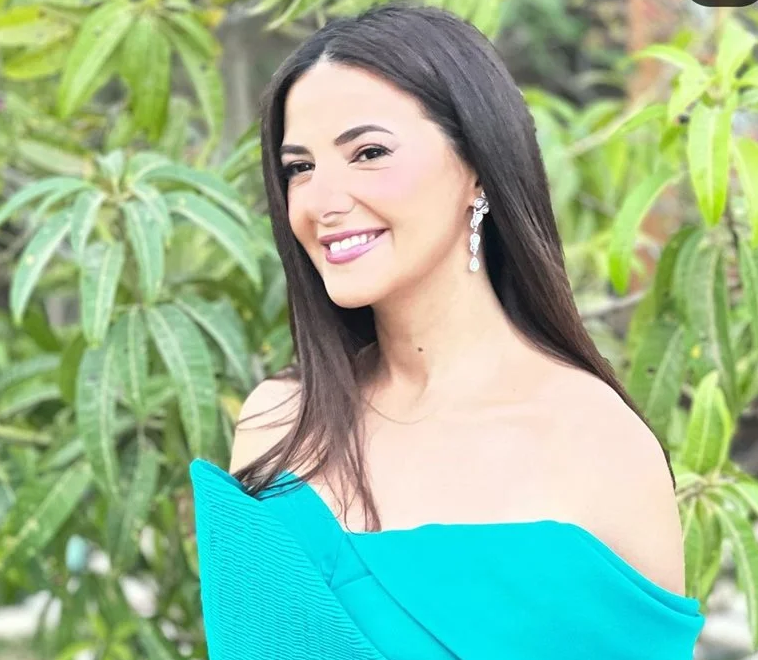 اطلالة جديدة لدنيا سمير غانم بين الأشجار اطلالة جديدة لدنيا سمير غانم بين الأشجار