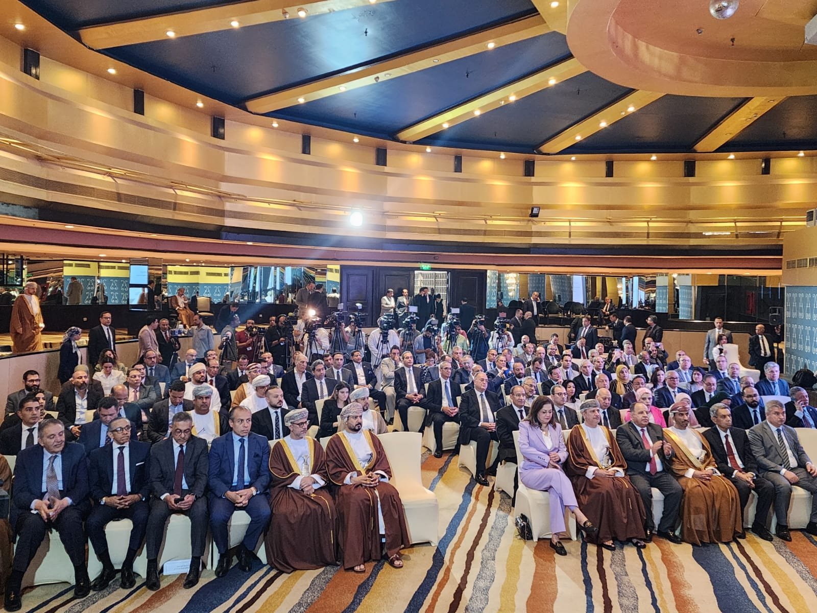 وزير التجارة والصناعة يفتتح فعاليات منتدى الاعمال المصري العماني وزير التجارة والصناعة يفتتح فعاليات منتدى الاعمال المصري العماني