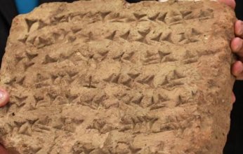 عمرها 2800 عام.. العراق يستعيد لوحة «شارة شلمنصر» القيمة