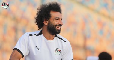 شاهد بالفيديو كيف احتفل منتخب مصر بنجمه محمد صلاح بعد الفوز على غينيا شاهد بالفيديو كيف احتفل منتخب مصر بنجمه محمد صلاح بعد الفوز على غينيا