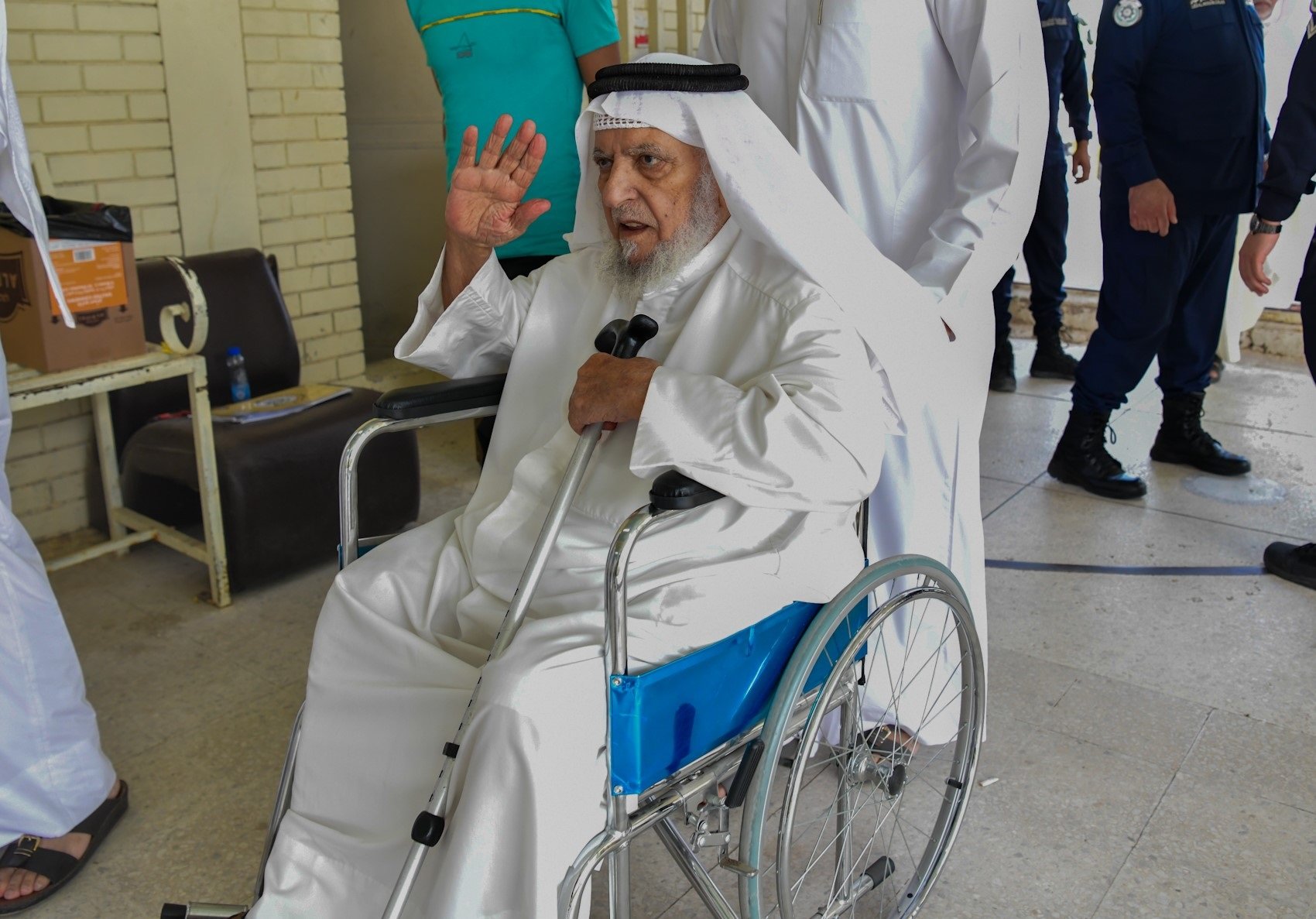 توافد مبكر لكبار السن في الانتخابات البرلمانية الكويتية توافد مبكر لكبار السن في الانتخابات البرلمانية الكويتية