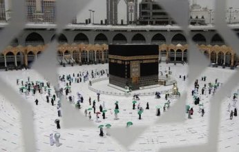 "شؤون الحرمين" تستبدل أكثر من 35 ألف نسخة من المصحف الشريف داخل المسجد الحرام وساحاته