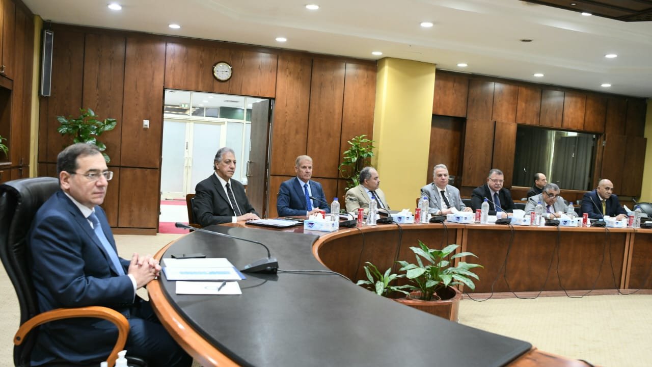 الملا يلتقى وفد الجبيل السعودية لبحث دعم سبل التعاون فى مجال توريد المهمات فى ظل رغبة قوية من الشركة للتوسع فى أعمالها فى مصر الملا يلتقى وفد الجبيل السعودية لبحث دعم سبل التعاون فى مجال توريد المهمات فى ظل رغبة قوية من الشركة للتوسع فى أعمالها فى مصر