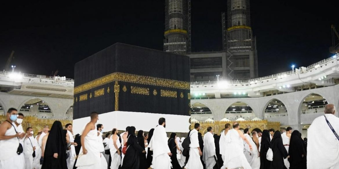 السعودية.. حجاج بيت الله الحرام يؤدون طواف الإفاضة وسط أجواء إيمانية وروحانية السعودية.. حجاج بيت الله الحرام يؤدون طواف الإفاضة وسط أجواء إيمانية وروحانية