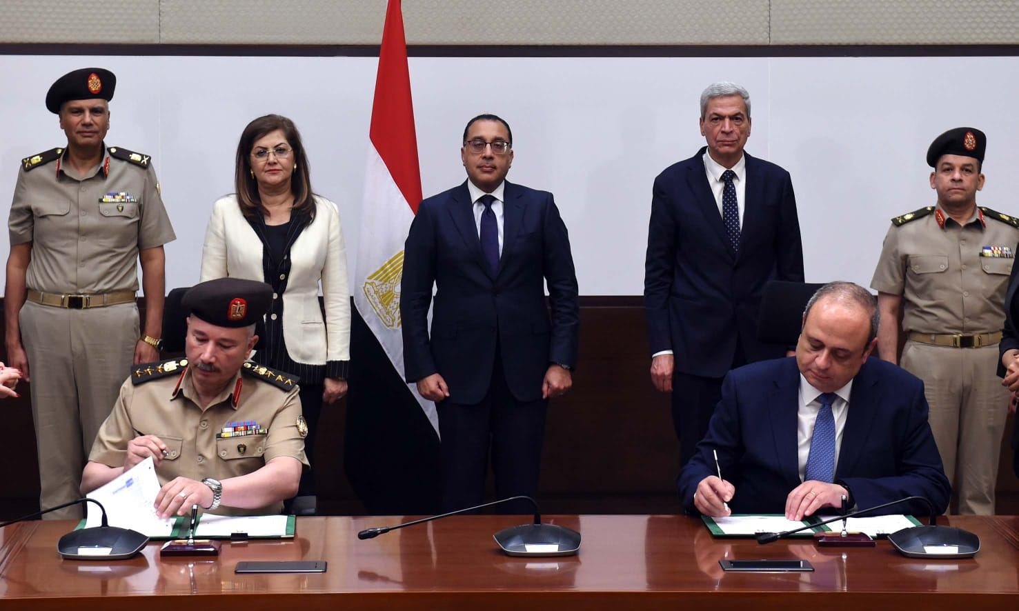 رئيس الوزراء المصري يشهد التوقيع على عقد إنشاء 6 مخازن استراتيجية لتخزين الأدوية والمستلزمات الطبية رئيس الوزراء المصري يشهد التوقيع على عقد إنشاء 6 مخازن استراتيجية لتخزين الأدوية والمستلزمات الطبية