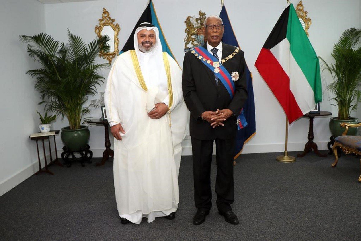 الكويت.. .السفير طارق البناي يقدم نسخة من أوراق اعتماده سفيرا غير مقيم لدى جزر البهاما الكويت.. .السفير طارق البناي يقدم نسخة من أوراق اعتماده سفيرا غير مقيم لدى جزر البهاما