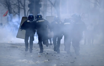 القبض على 31 شخصا بعد أعمال شغب بإحدى ضواحى باريس