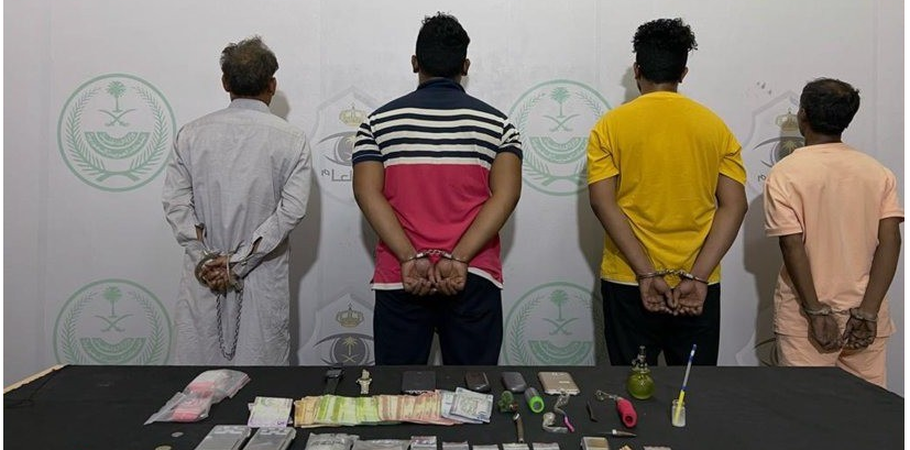 ضبط مقيمين ومخالفين لنظام أمن الحدود لترويجهم مواد مخدرة ضبط مقيمين ومخالفين لنظام أمن الحدود لترويجهم مواد مخدرة