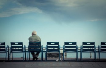 دراسة تكشف تأثير غير متوقع للعزلة الاجتماعية على الذكور دون الإناث