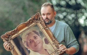 الفنان محمد محمود عبد العزيز يوجه رسالة مؤثرة لوالدة الراحل في ذكرى ميلاده.. ماذا قال؟