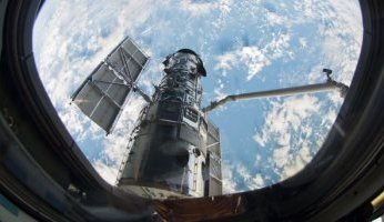 علماء: ابتكار أداة لمحو مسارات الأقمار الصناعية من الصور