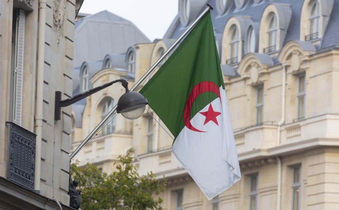 الجزائر تبحث مع (أوابك) التوجهات والتحديات الجديدة لصناعة البترول والغاز الجزائر تبحث مع (أوابك) التوجهات والتحديات الجديدة لصناعة البترول والغاز