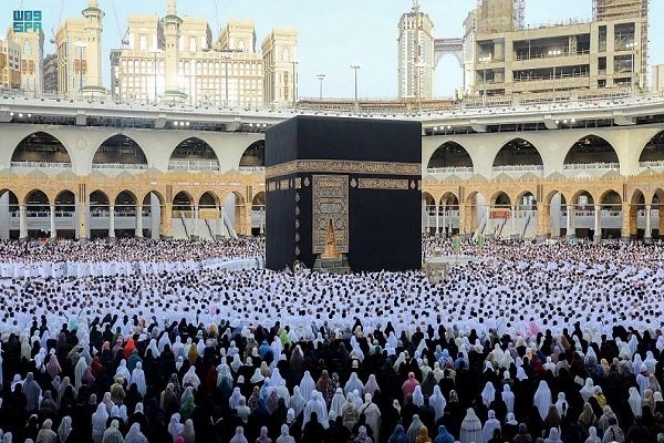 أجواء إيمانية وحالة من الفرحة والسعادة في صلاة عيد الأضحى بالمسجد الحرام والمسجد النبوي أجواء إيمانية وحالة من الفرحة والسعادة في صلاة عيد الأضحى بالمسجد الحرام والمسجد النبوي