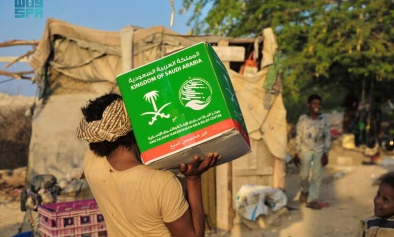 "سلمان للإغاثة" يوزع مئات السلال الغذائية والمساعدات الإغاثية في عدد من الدول "سلمان للإغاثة" يوزع مئات السلال الغذائية والمساعدات الإغاثية في عدد من الدول