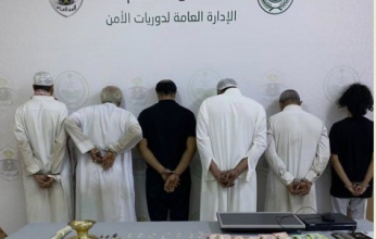 القبض على 6 أشخاص لترويجهم المخدرات في تبوك