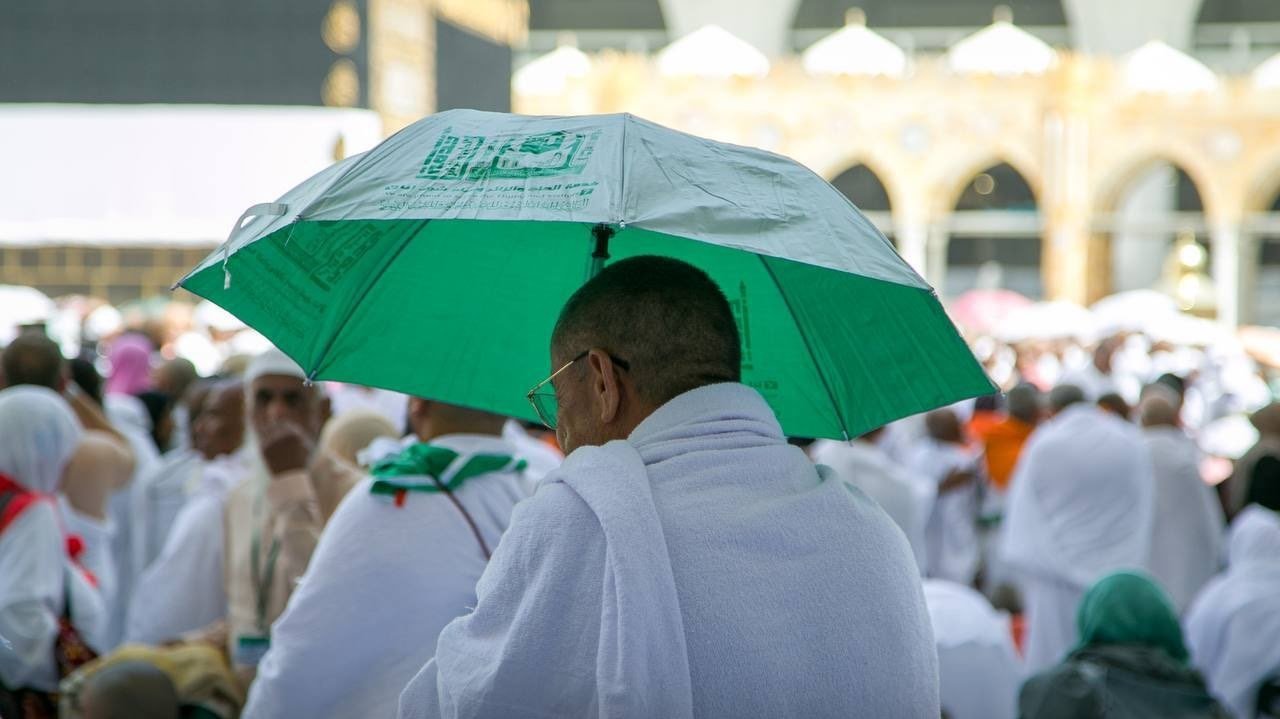 السعودية تحث الحجاج على ارتداء الكمامة الطبية السعودية تحث الحجاج على ارتداء الكمامة الطبية