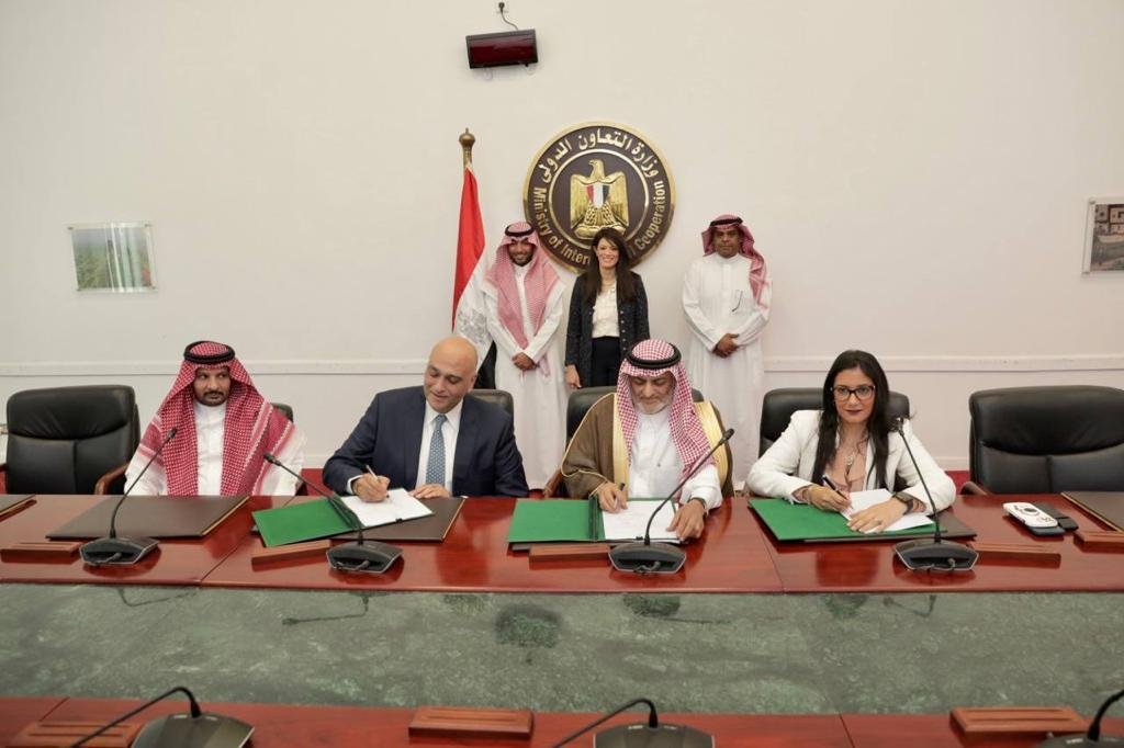 توقيع تمويل تنموي بين لجنة إدارة المنحة السعودية وجهاز تنمية المشروعات المصري توقيع تمويل تنموي بين لجنة إدارة المنحة السعودية وجهاز تنمية المشروعات المصري