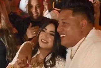 مطرب المهرجانات حمو بيكا يُثير ضجة في مصر.. والسبب هدية لزوجته