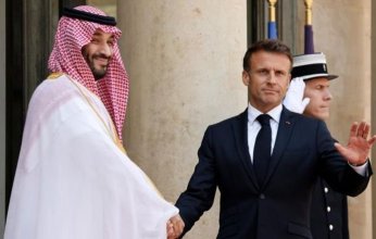 ماكرون في مقدمة مستقبليه.. ولي العهد السعودي يصل الإليزيه