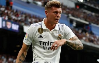 الألماني توني كروس يحسم موقفه من عرض العب في الدوري السعودي