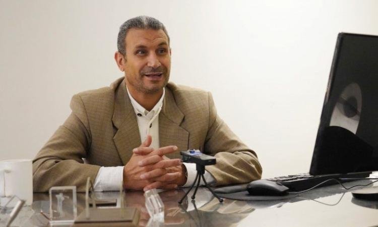 الصين تمنح الكاتب والمترجم المصري حسين إسماعيل جائزة "الكُتاب" الخاصة الصين تمنح الكاتب والمترجم المصري حسين إسماعيل جائزة "الكُتاب" الخاصة