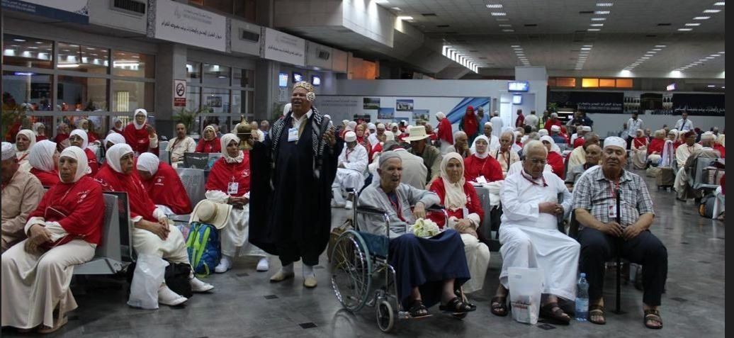 الفوج الأول من حجاج تونس يغادر باتجاه البقاع المقدسة الفوج الأول من حجاج تونس يغادر باتجاه البقاع المقدسة